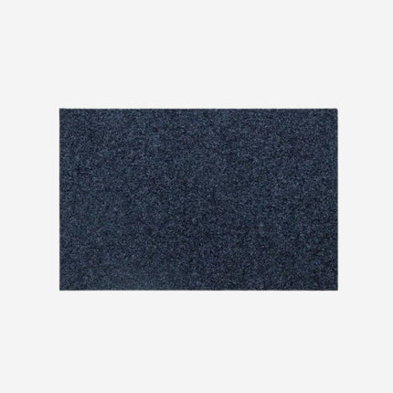 Schwarze Fußmatte für den Eingangsbereich