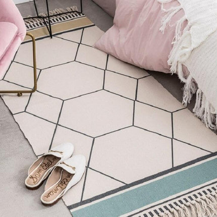 Kleiner Design Teppich mit Fransen