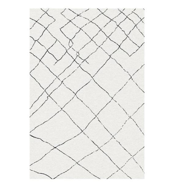 Weißer Berber Teppich mit schwarzen Linien