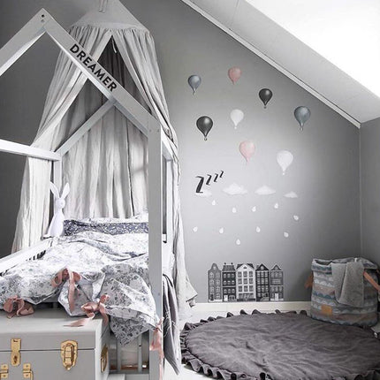 Runder Babyteppich in Grau mit Rüschen