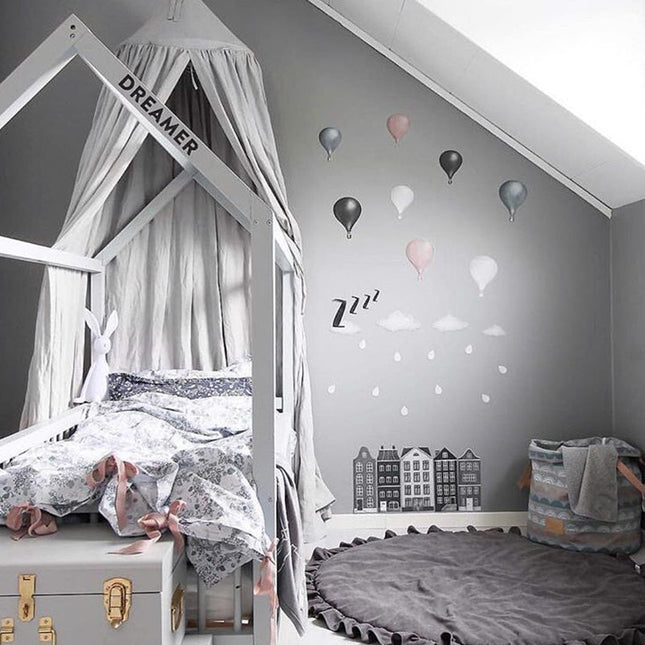 Runder Babyteppich in Grau mit Rüschen