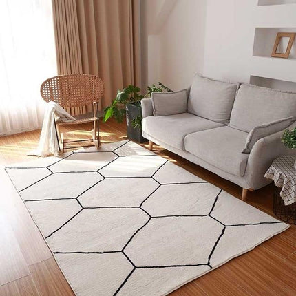 Weißer Teppich mit schwarzem Wabendesign