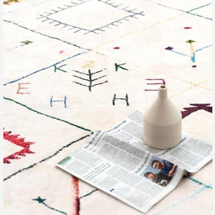 Kreativer Berber Teppich mit Stickerei