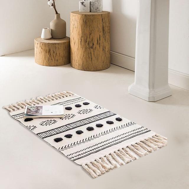 Berber-Teppich mit schwarzem Reliefmuster