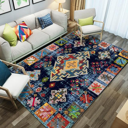 Blauer Teppich mit buntem Ethno-Muster