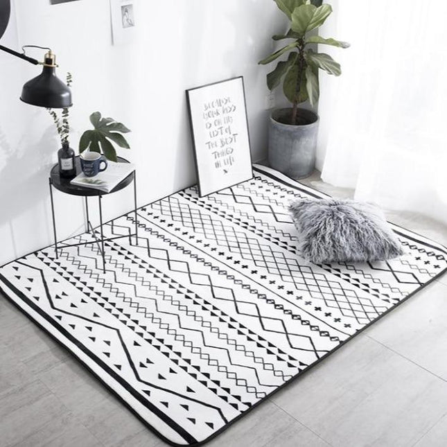 Kleiner marokkanischer Teppich schwarz-weiß