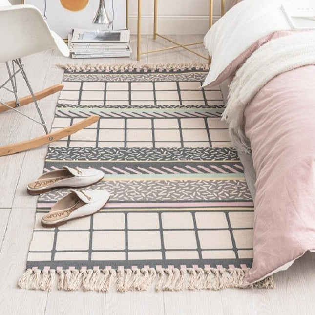 Moderner Teppich in Puderrosa und Beige