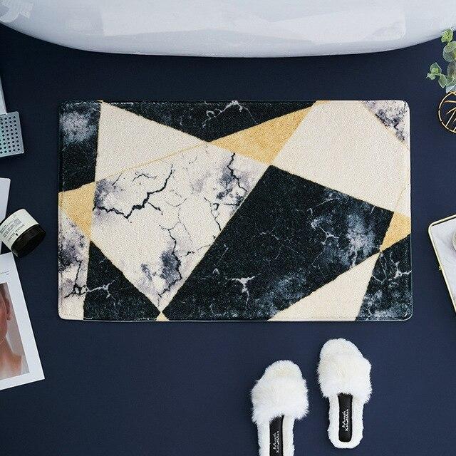 Badezimmerteppich mit geometrischem Marmor-Effekt