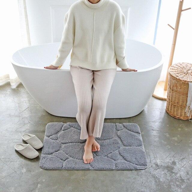 Badematte in moderner Kieselstein-Optik