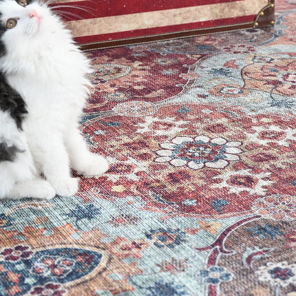 Großer Teppich im klassischen Vintage-Look