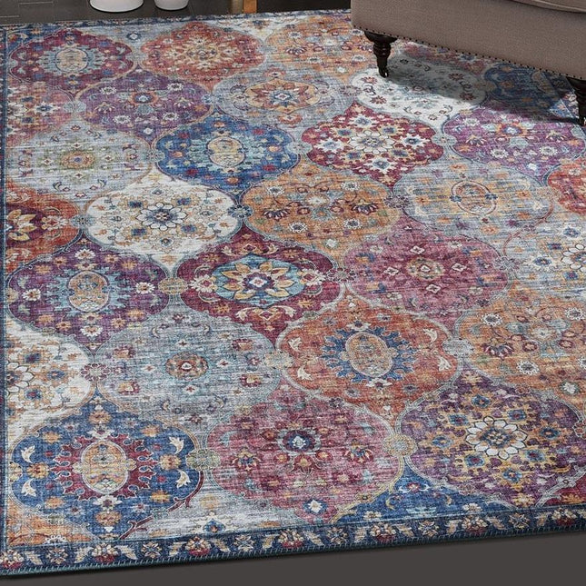Großer Teppich im klassischen Vintage-Look